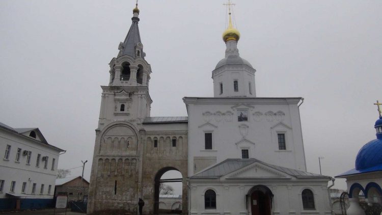 Храм Рождества Богородицы и остатки палат Андрея Боголюбского
